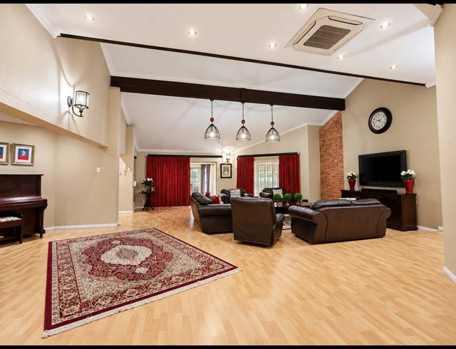6 BEDROOM HOUSE FOR SALE IN THREE RIVERS
